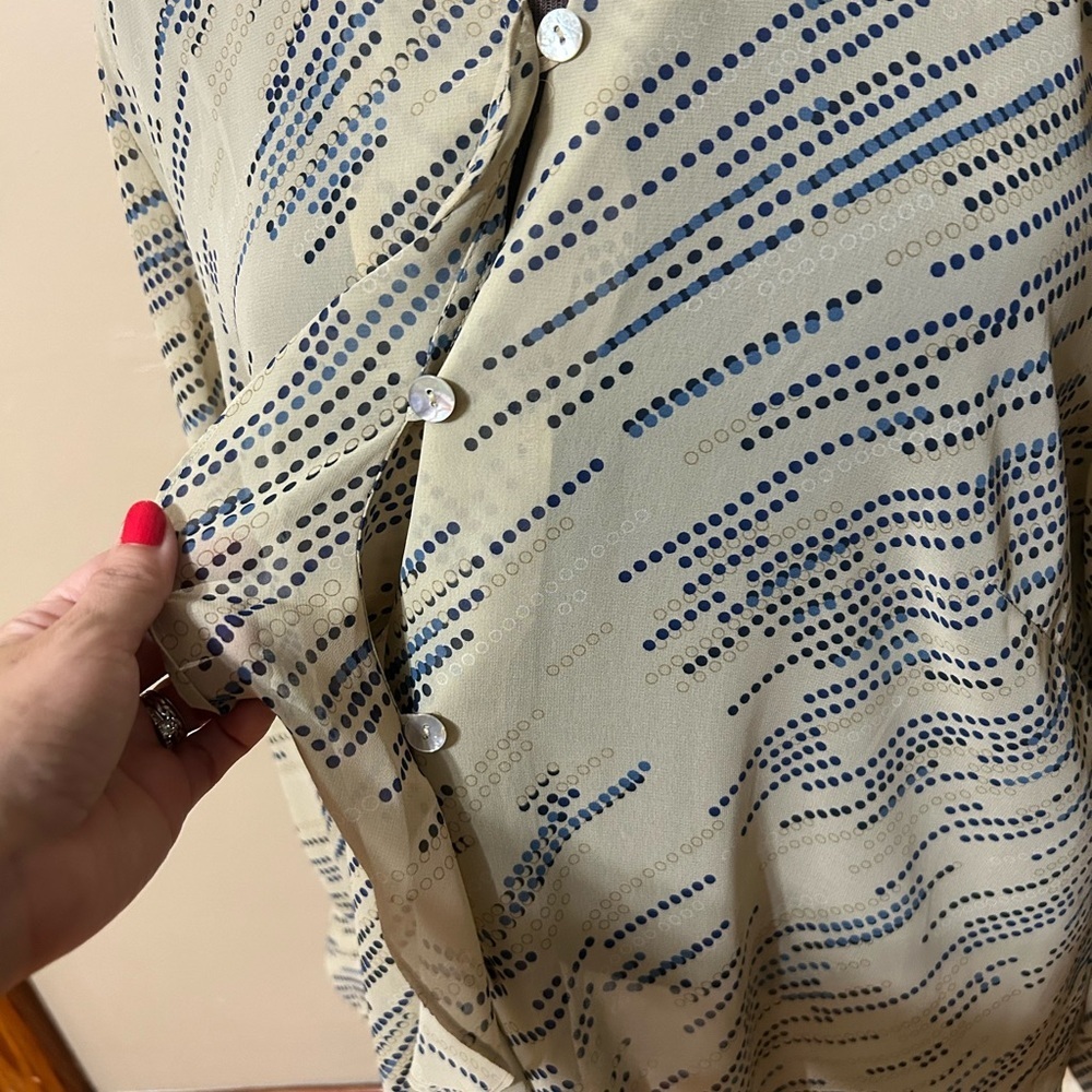 Sheer Office Career Wear Button Down With A Ruffle Front Detain Blouse Size 18 — image 3 of 8
